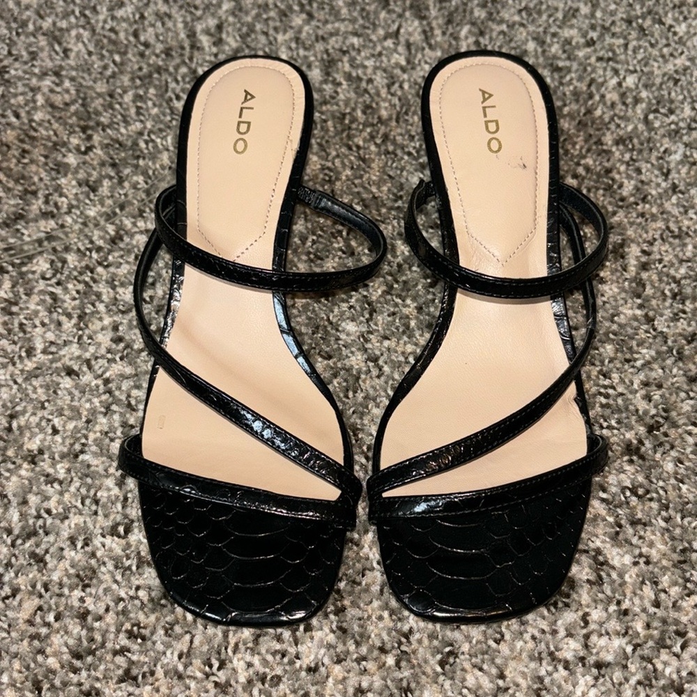 Black kitten heels